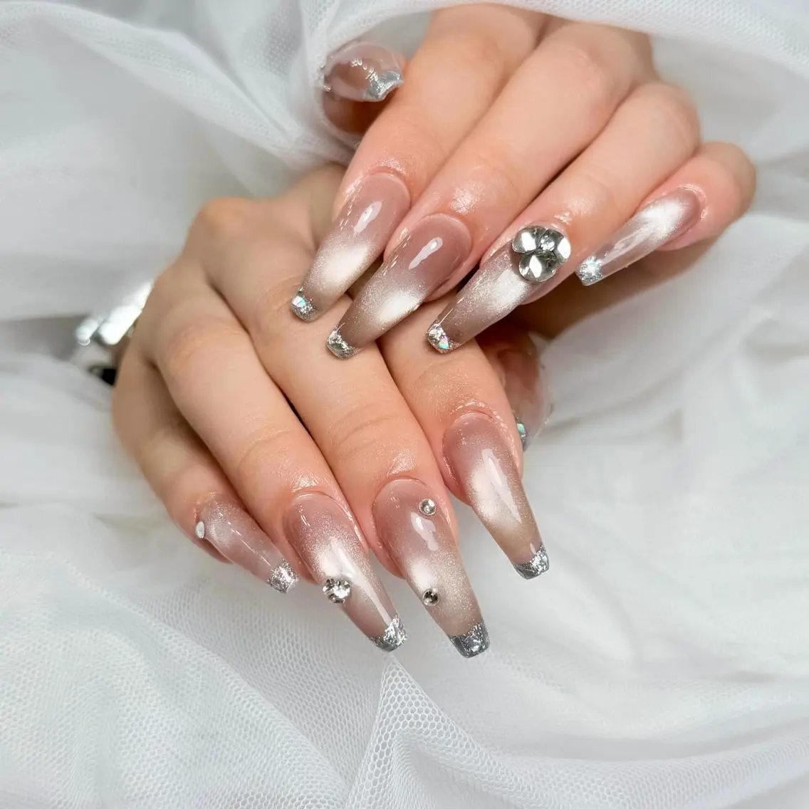 ロング カラー グラデーションカラー 韓国風ヘア ハンドネイル Bling Salonのネイルデザイン