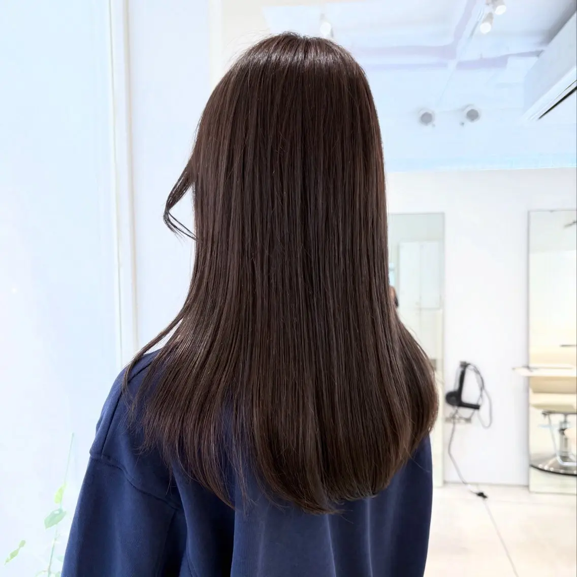 ミディアム カラー ベージュカラー 透明感カラー グレージュ カーキグレージュ オリーブベージュ ヘアカラー トリートメント ヘッドスパ ヘアセット カジュアルを女っぽく 𝗮𝘆𝗮𝗰𝗼のヘアスタイル