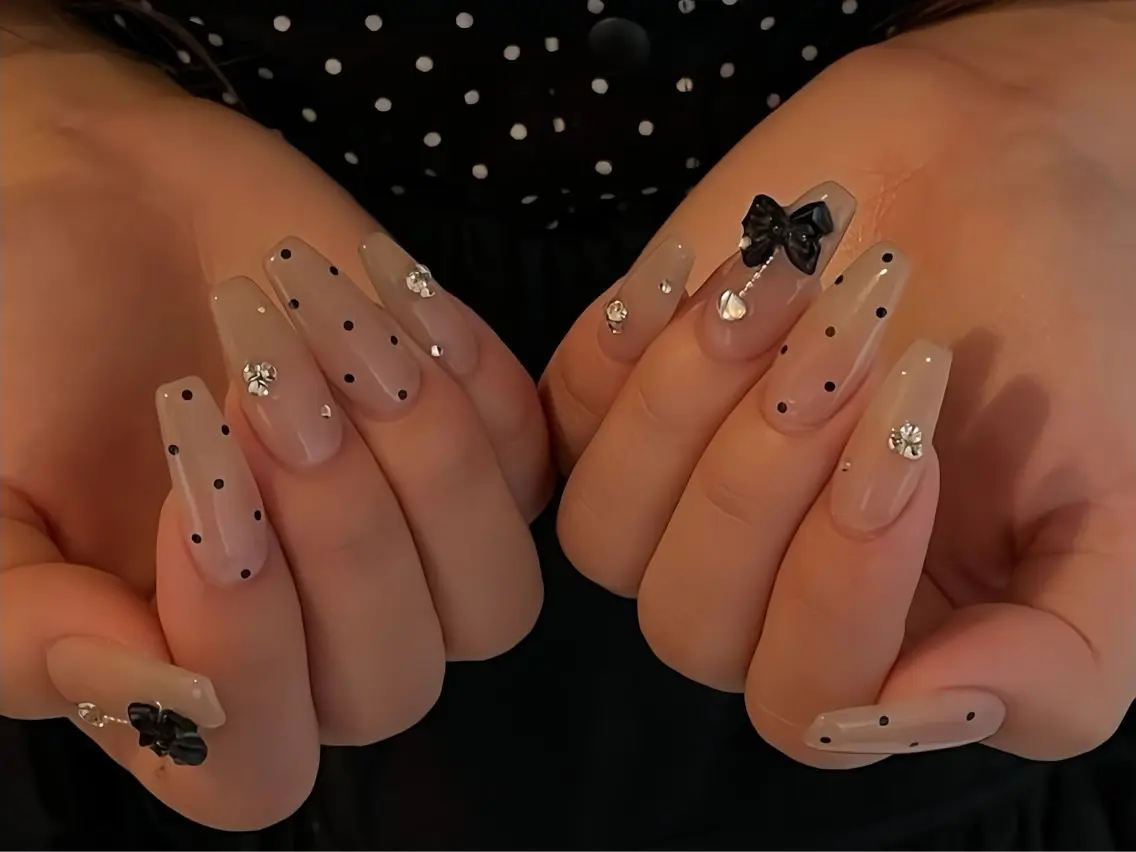 ネイル アニマル柄 ボルドー ブラウン チークネイル フレンチネイル ハンドネイル Rin Nail 新大久保店のネイルデザイン