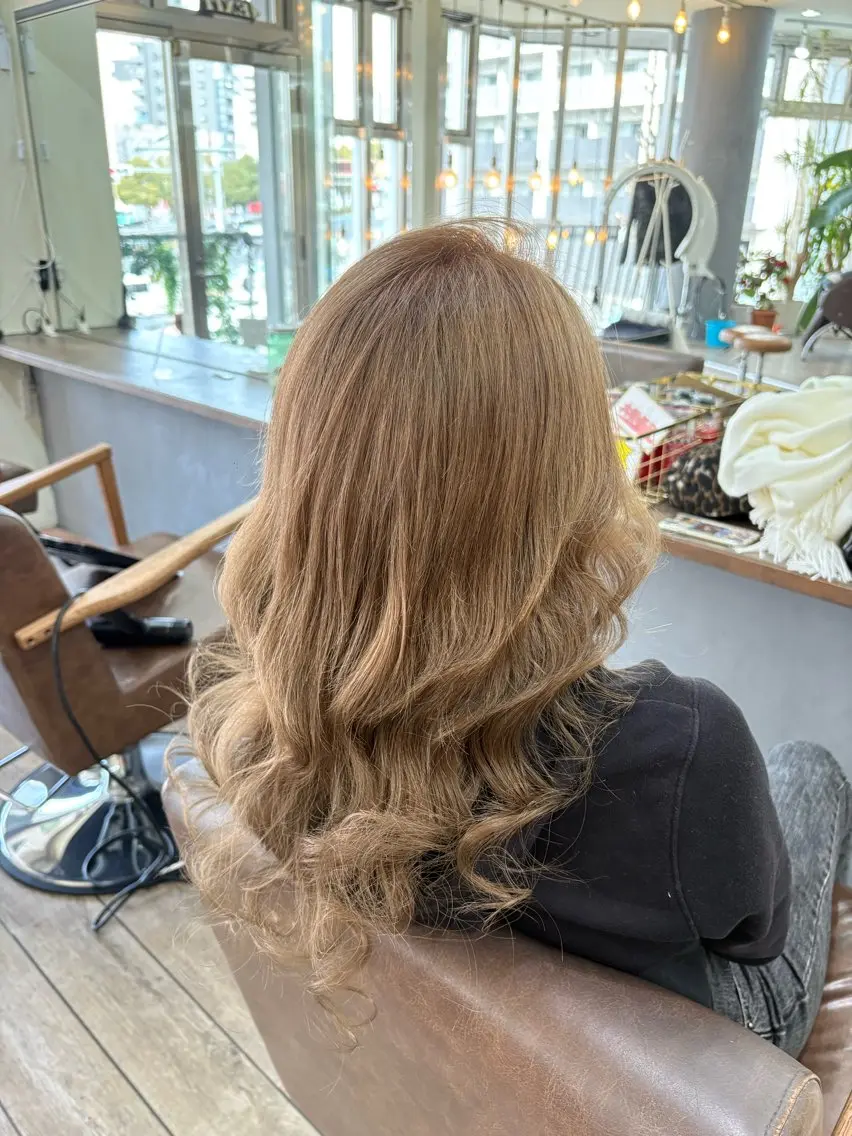 ロング カラー ヘアカラー トリートメント WEST OLAND 黒坂佳乃のヘアスタイル