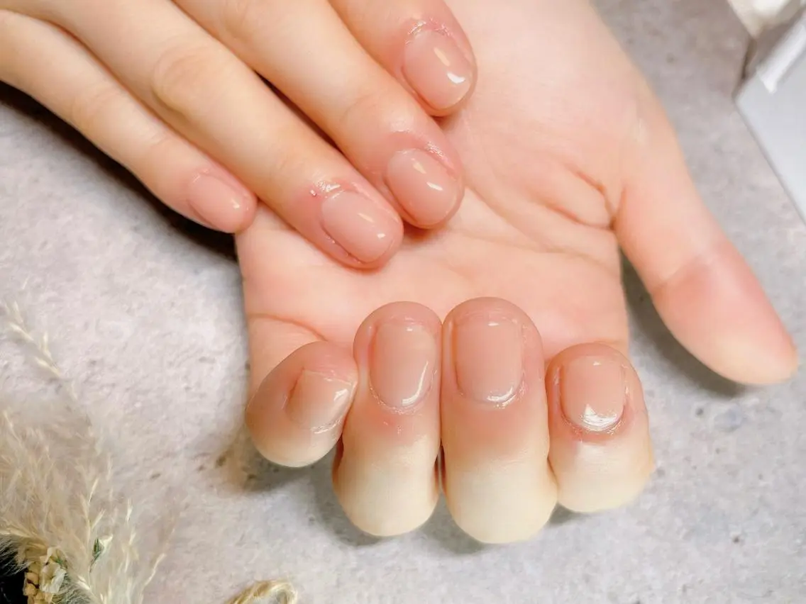 ネイル アートネイル ジェルネイル 氷ネイル・うるうるネイル キラキラネイル オフィスネイル 🧸 Emiri🫧のマツエク・マツパデザイン