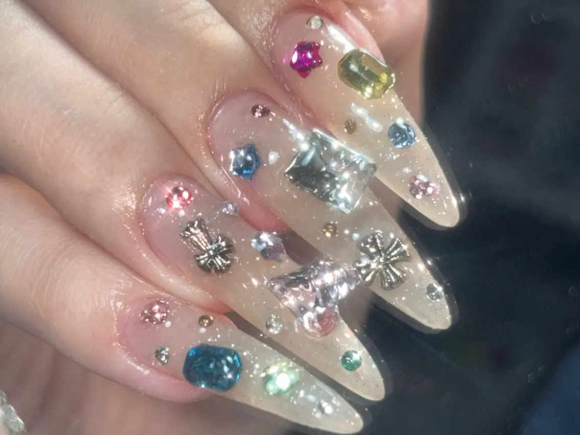 ネイル ロングネイル ストーンネイル ハンドネイル lvsum nailのネイルデザイン