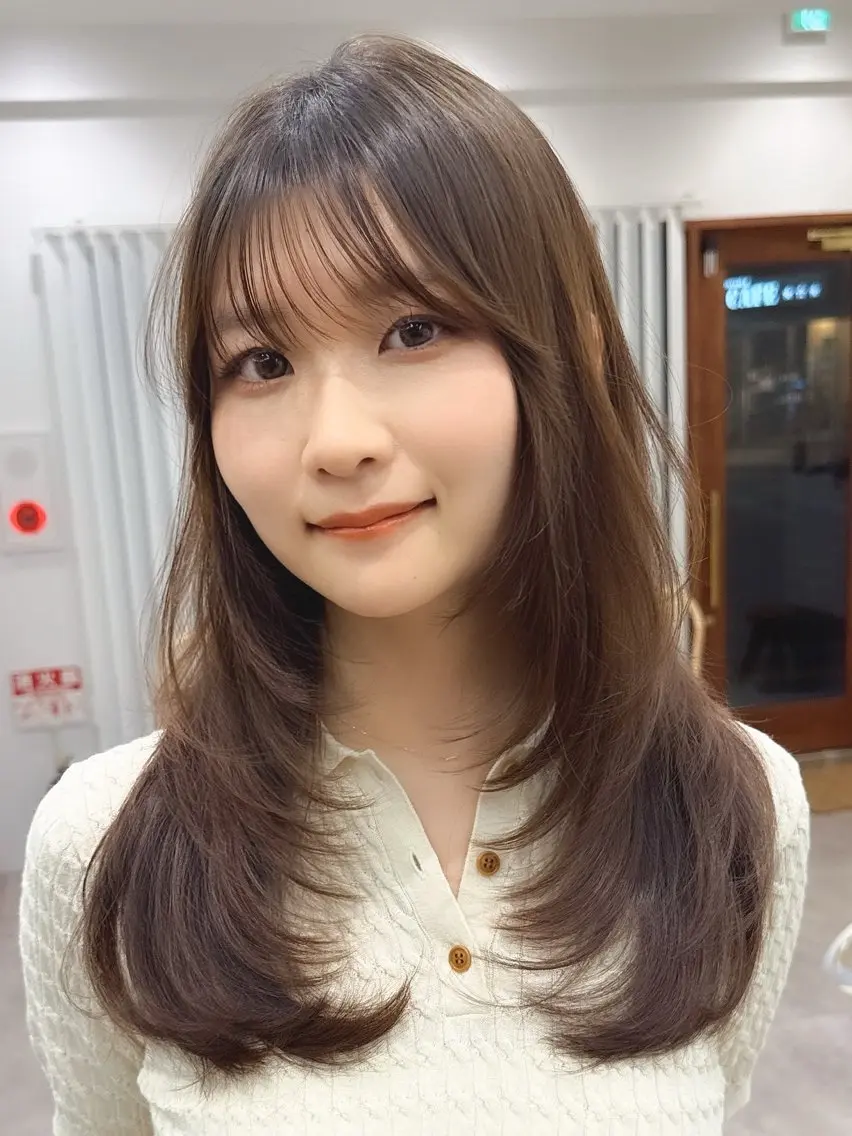 セミロング カラー ヘアアレンジ ブリーチ ダブルカラー イヤリングカラー イルミナカラー ブリーチなしカラー カット ヘアカラー トリートメント 立川レイヤー 透明感カラーaoiのヘアスタイル