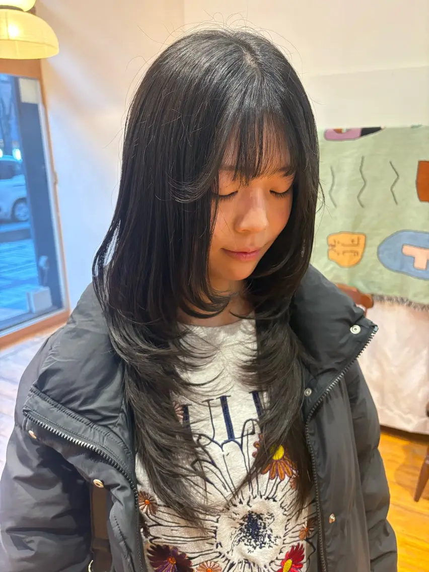 ロング ハッシュカット レイヤーカット 淀 小南津のヘアスタイル