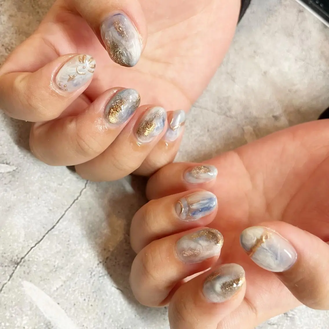 ネイル ブルー ニュアンスネイル ホワイト ハンドネイル Classy: Mizukiのネイルデザイン