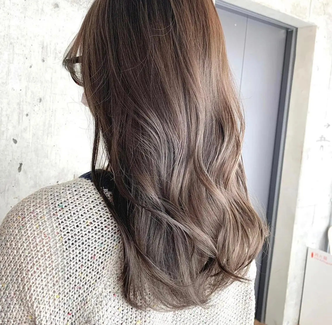 ミディアム 🌷横浜/レイヤー /艶カラー🌷のヘアスタイル