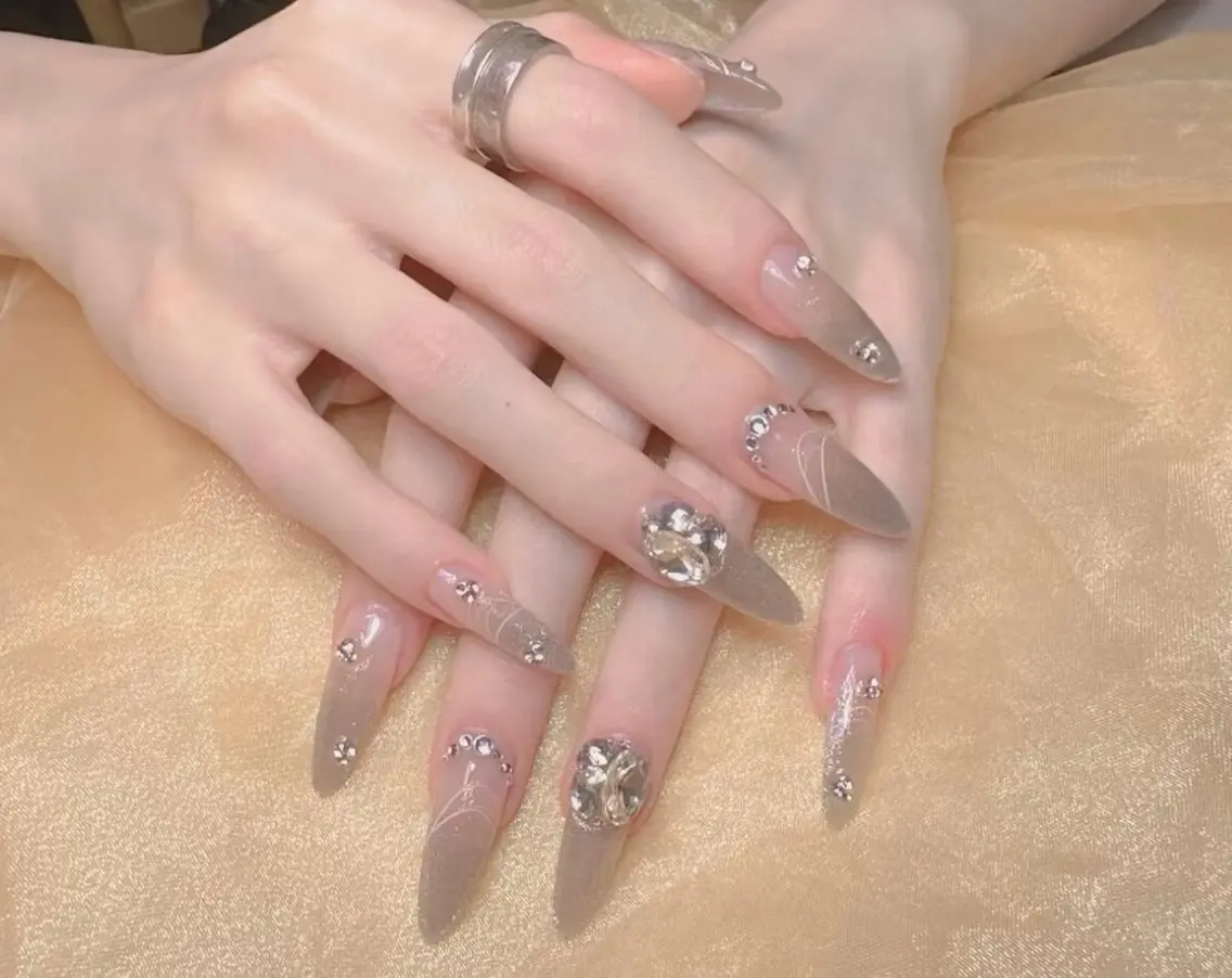 ネイル チークネイル 長さ出し フラワーネイル フレンチネイル ガーリー SunNail池袋駅 ワンホンネイルのネイルデザイン