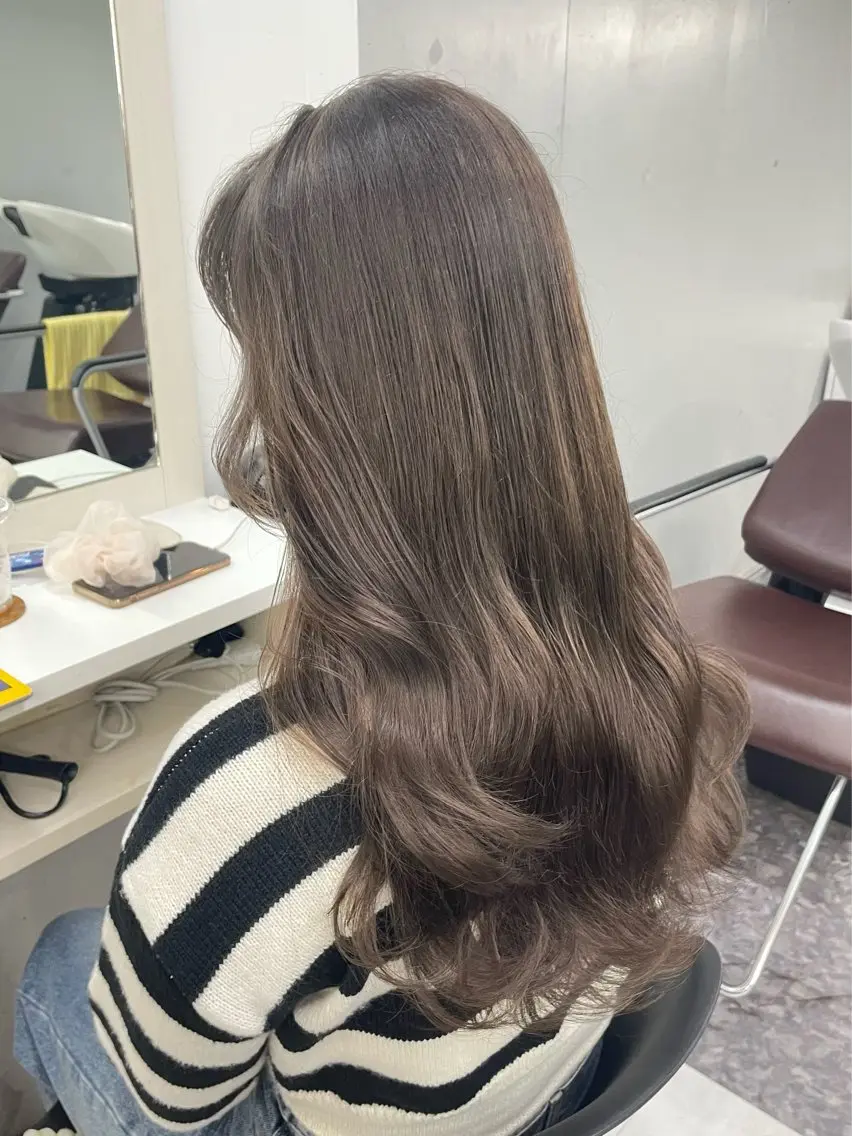 ロング カラー アッシュ アッシュブラウン ベージュカラー ブラウンカラー 透明感カラー ヘアカラー トリートメント 表参道/透明感 グレージュ/ブラウンのヘアスタイル