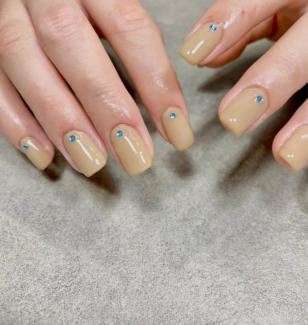 ネイル 水色 ストーンネイル salon de oct.のネイルデザイン