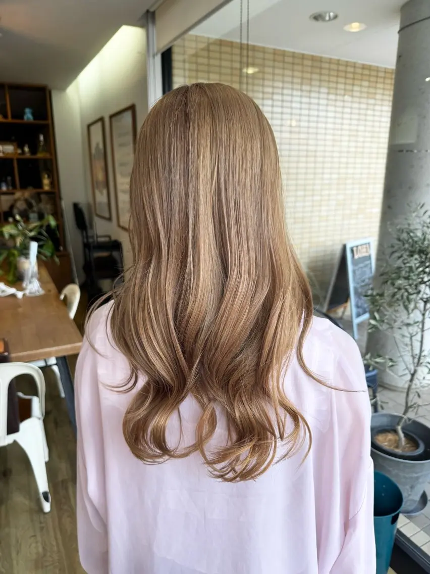 ロング カラー ベージュカラー ブリーチ ヘアカラー トリートメント ツキダテ ユイのヘアスタイル