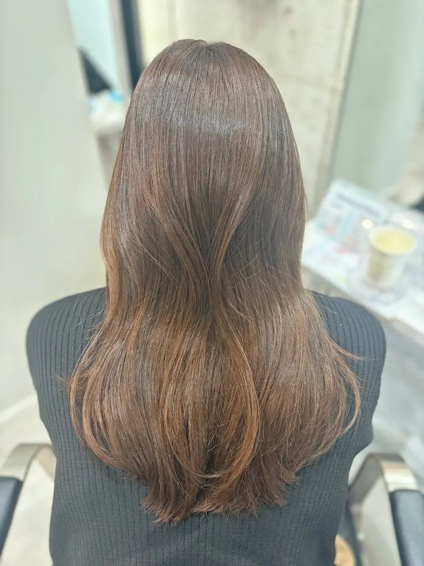 セミロング カラー ベージュカラー 透明感カラー ヘアカラー karen 髪質改善のヘアスタイル