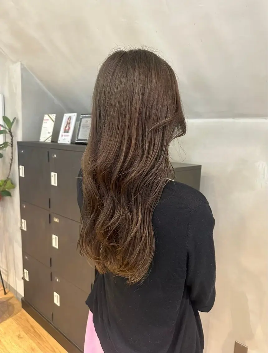 ロング mei🪽 カラー/パーマモデルのヘアスタイル
