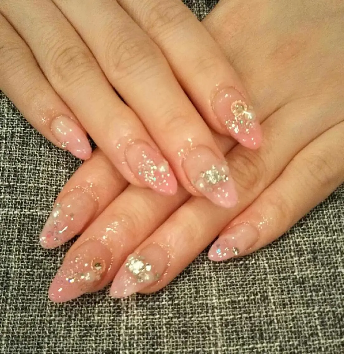 ネイル ホログラムネイル キラキラネイル ストーンネイル private salon mieのネイルデザイン