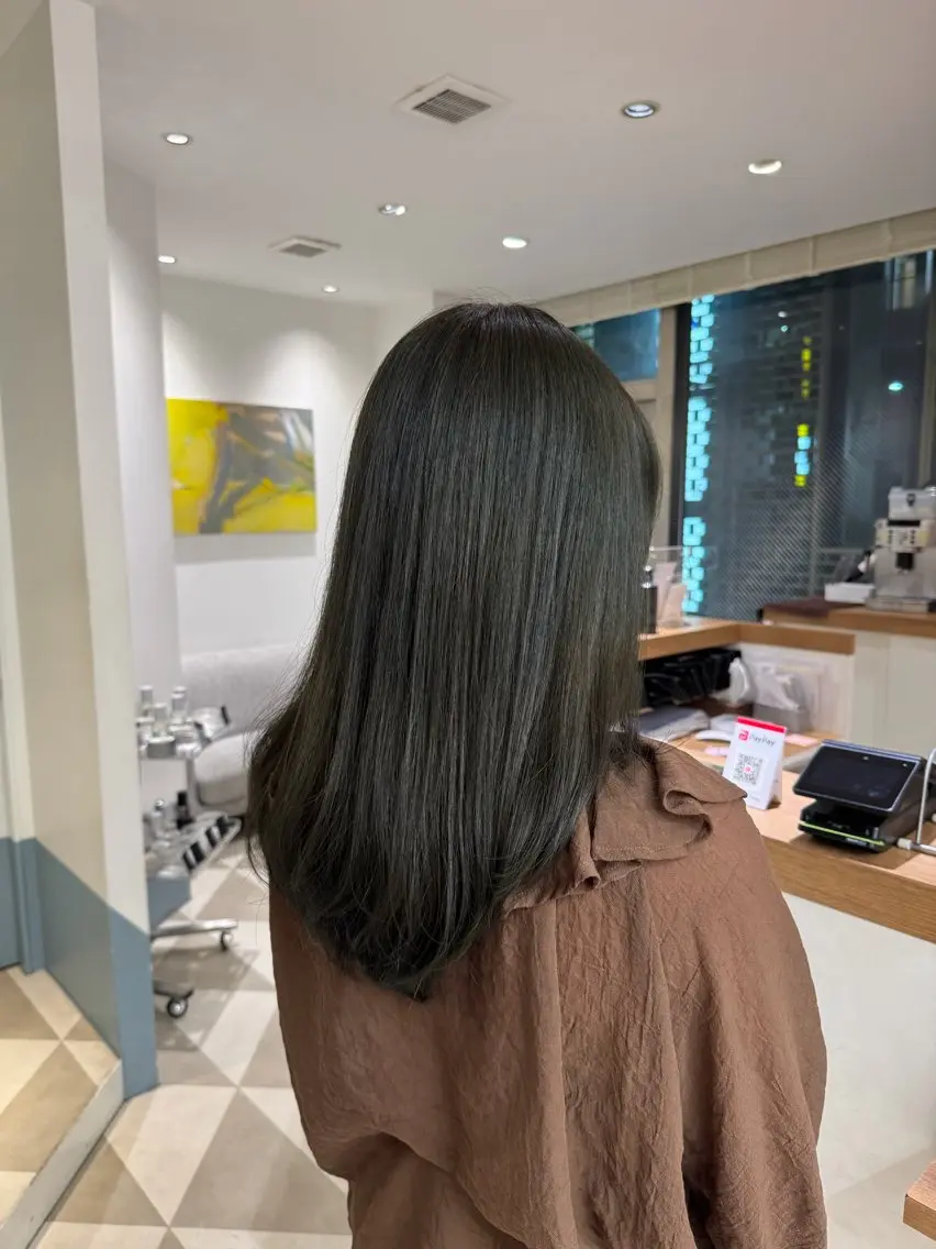 ロング ヘアカラー トリートメント 天真/グレージュ 、透明感カラーのヘアスタイル