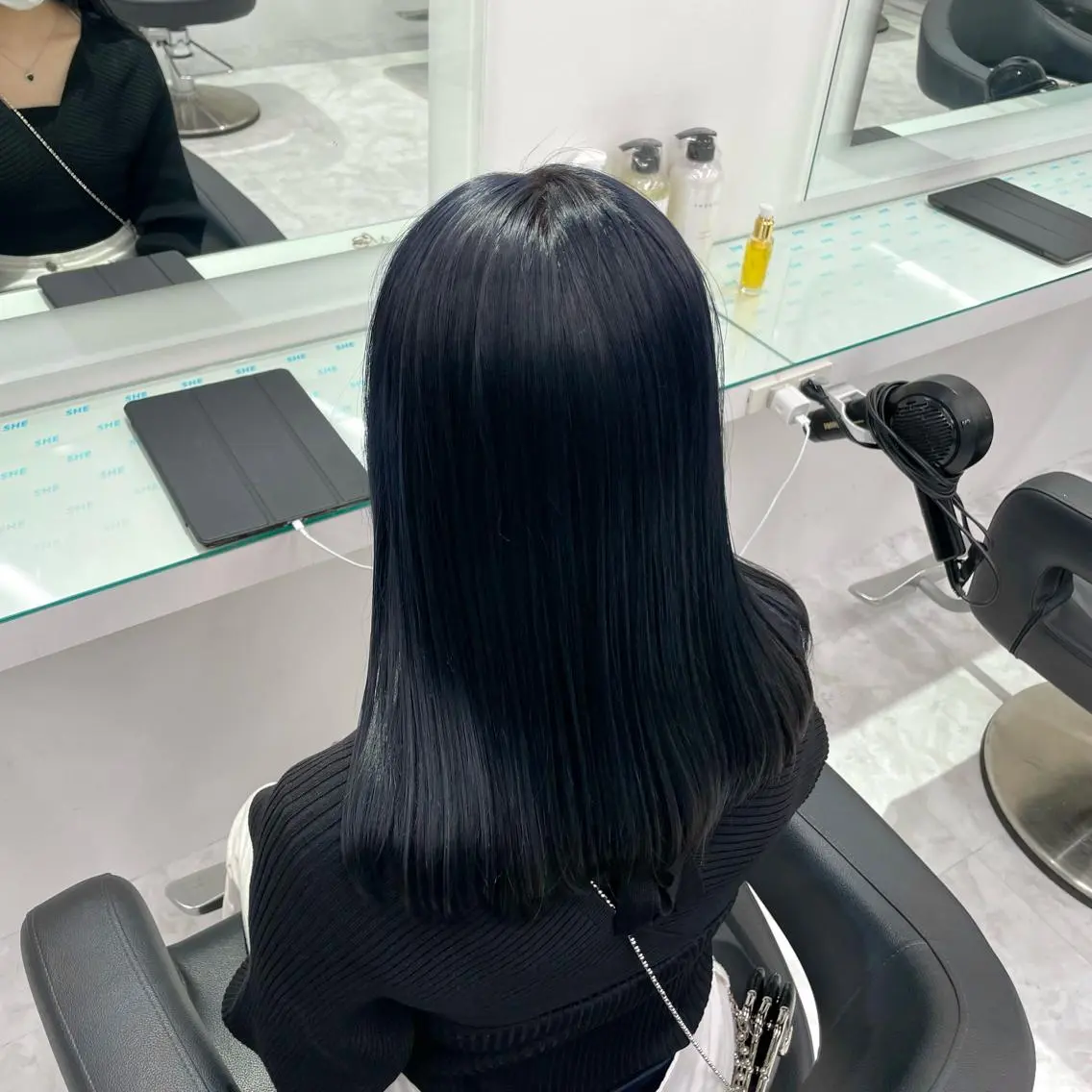セミロング カラー ハッシュカット/レイ ヤーカットArataのヘアスタイル