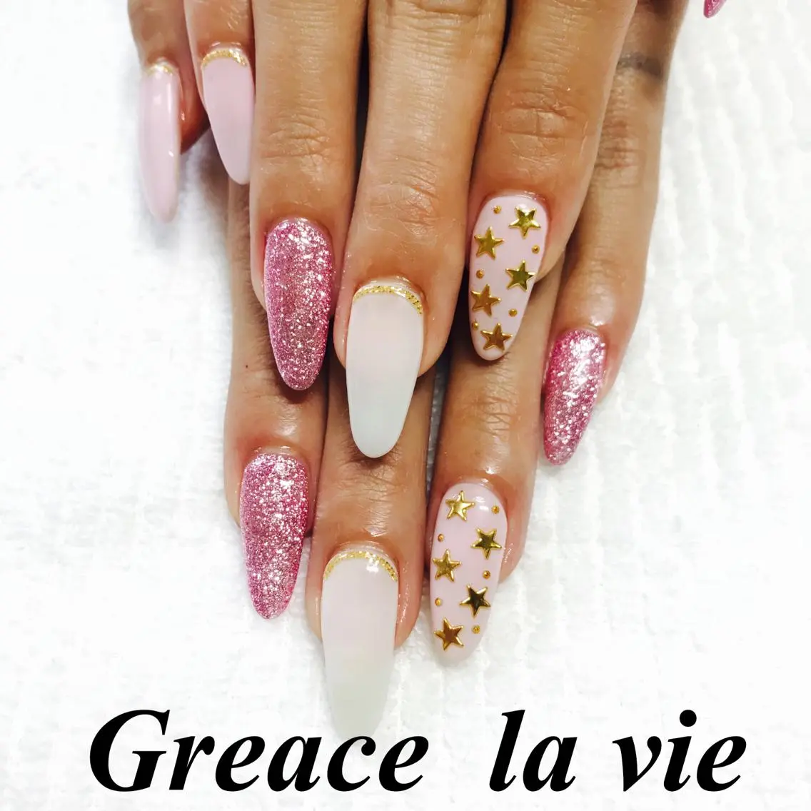 ロング カラー パーマ ヘアアレンジ キッズ ネイル マツエク・マツパ ピンクカラー カラーマツエク ピンク Greace  la vieのネイルデザイン