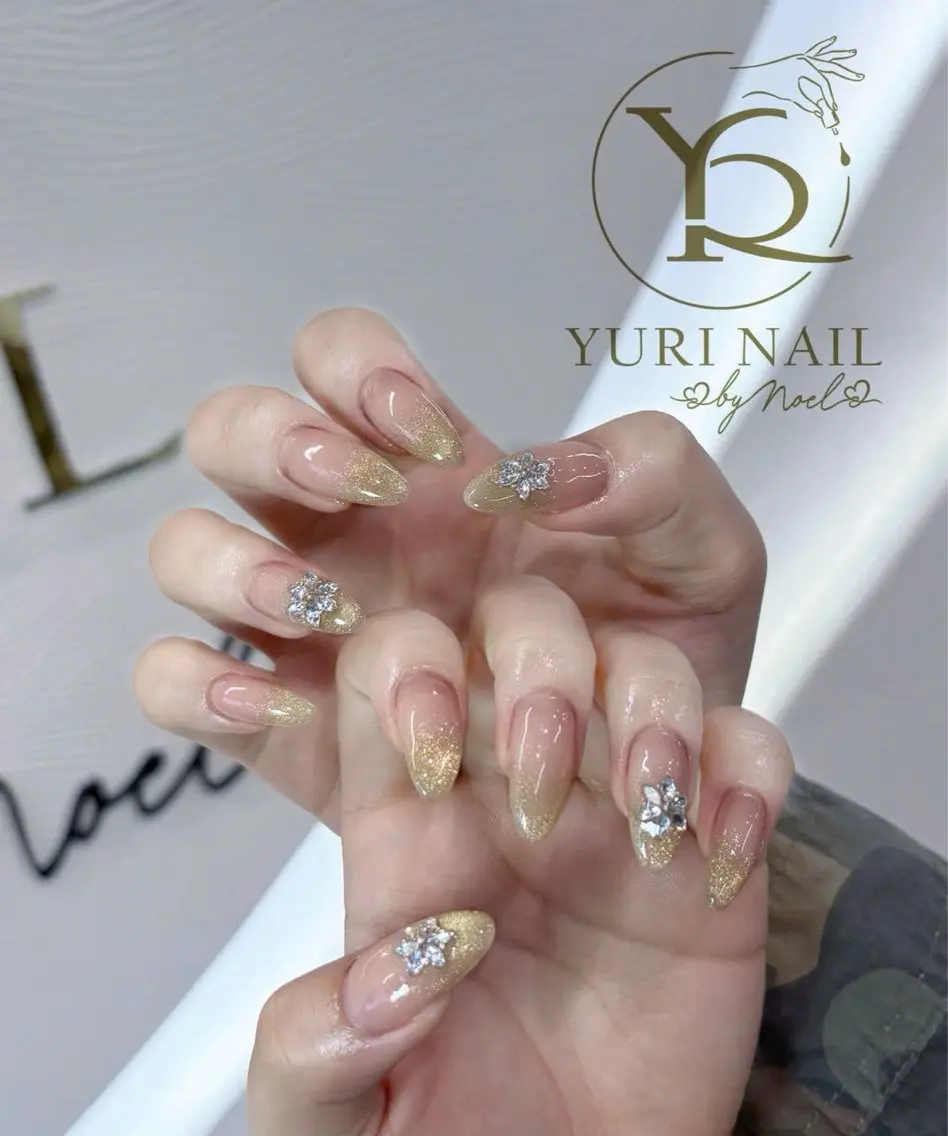 ネイル チークネイル フットネイル フレンチネイル グラデーション キラキラネイル ハンドネイル フットネイル ハンドケア YURI Nail NARITAのネイルデザイン