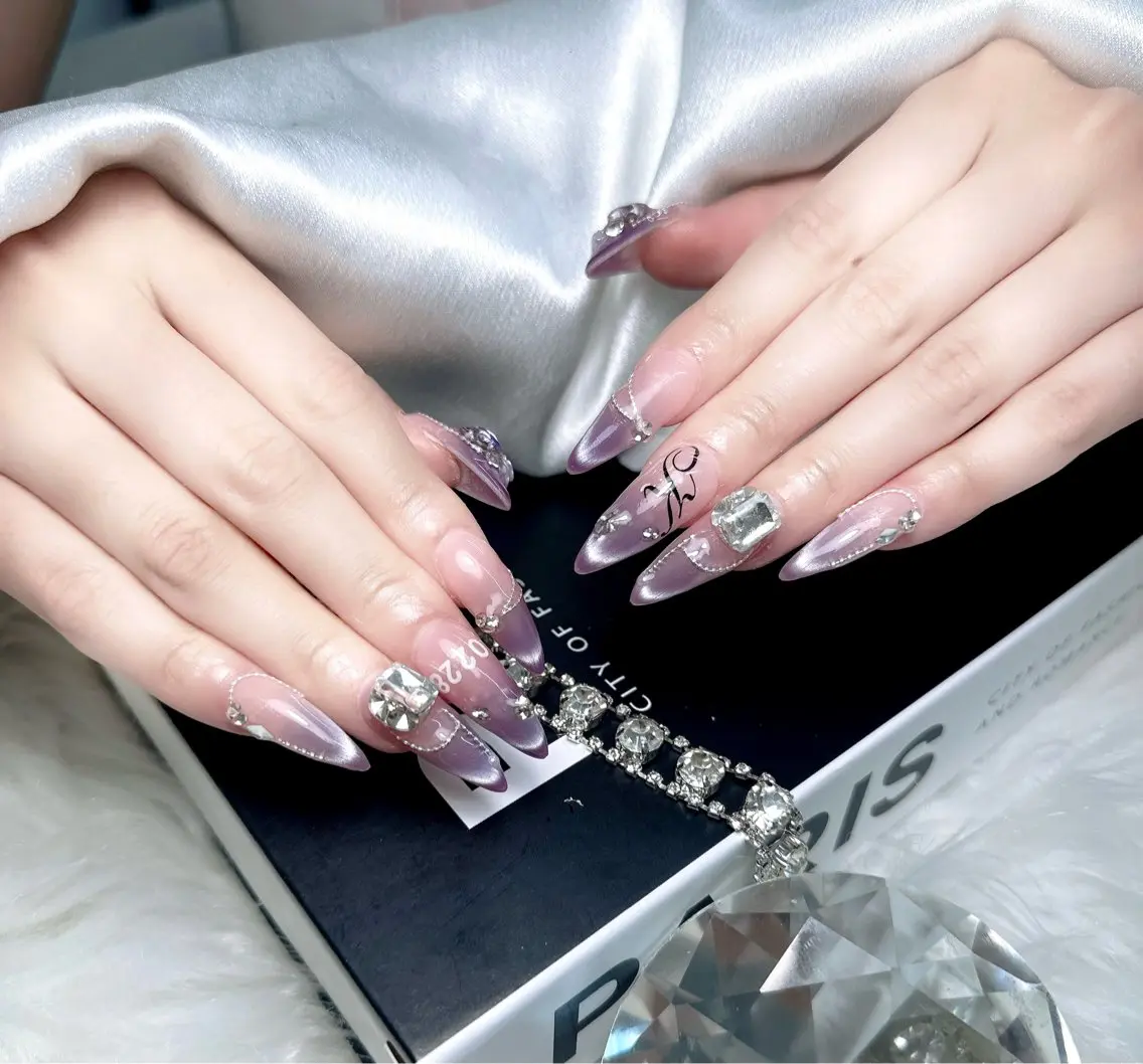 ネイル オーロラネイル チークネイル フラッシュネイル フレンチネイル ジェルネイル ハンドネイル ハンドケア Miyu Nailのネイルデザイン