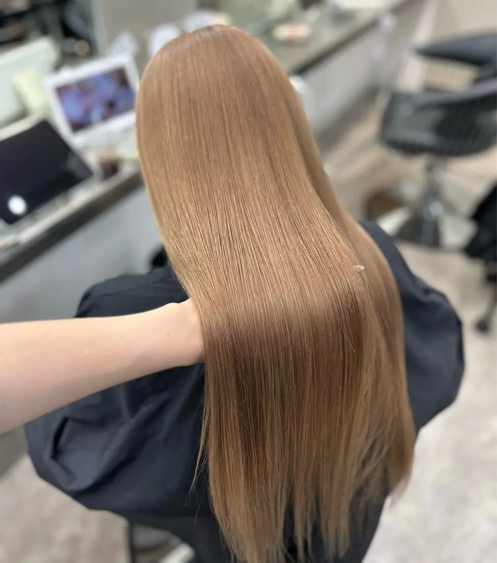 ロング カラー ベージュカラー ミルクティーベージュ 小林 円香のヘアスタイル