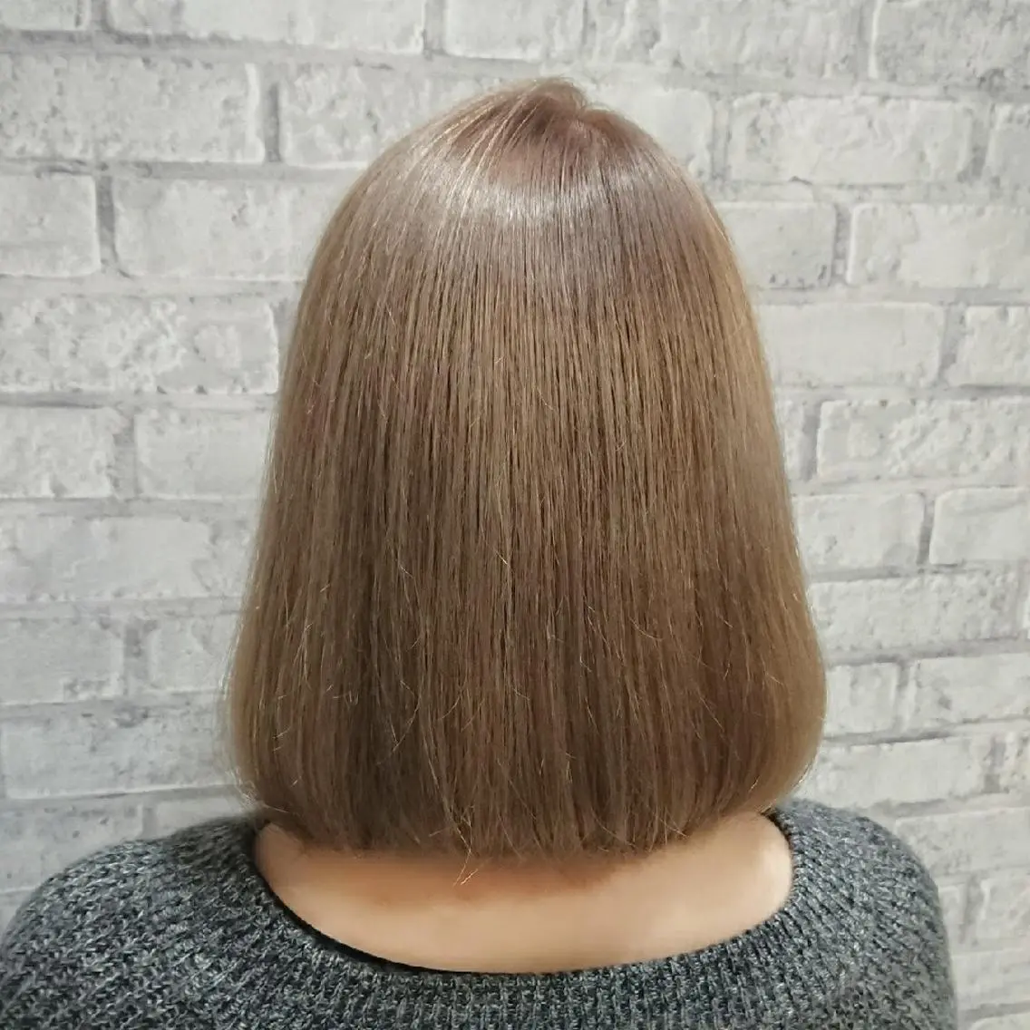 ショート カラー アッシュ ベージュカラー ブリーチ 外国人風カラー タンバルモリ ヘアカラー トリートメント 秋山 幸太のヘアスタイル