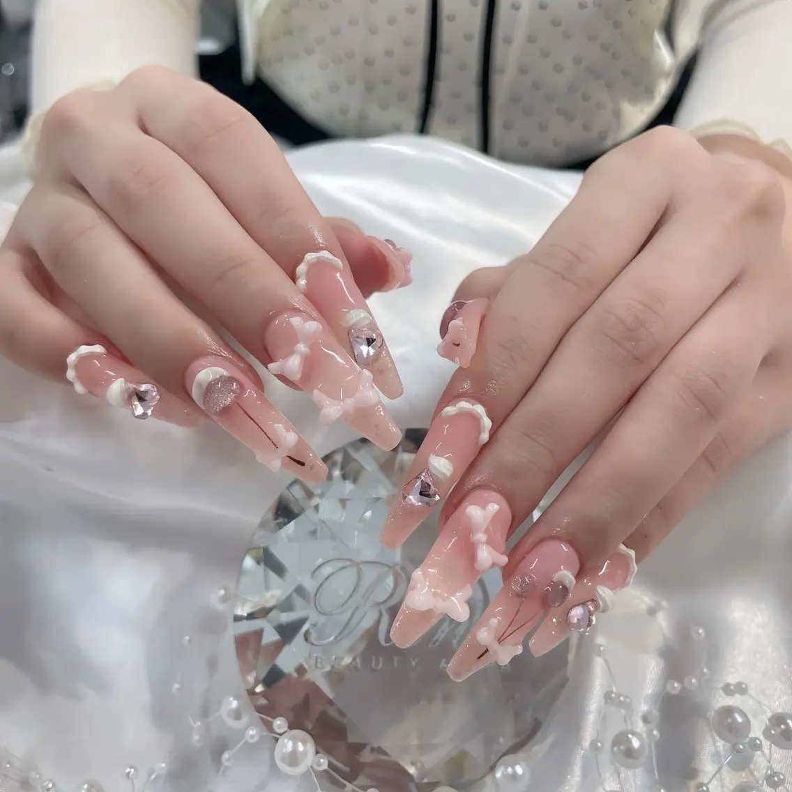 ネイル アートネイル チークネイル ジェルネイル ロングネイル マグネットネイル ハンドネイル Rin Nail 新大久保店のネイルデザイン