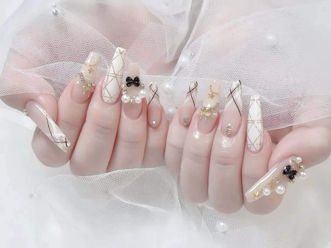 ネイル オーロラネイル チークネイル 桜ネイル クリアネイル ドット ハンドネイル Rin Nail Shinokuboのネイルデザイン