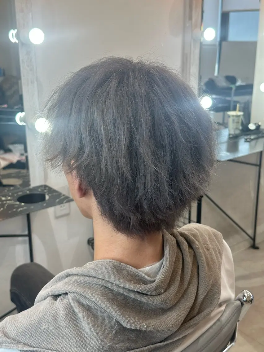 メンズ メンズブリーチ サカイ シホのヘアスタイル