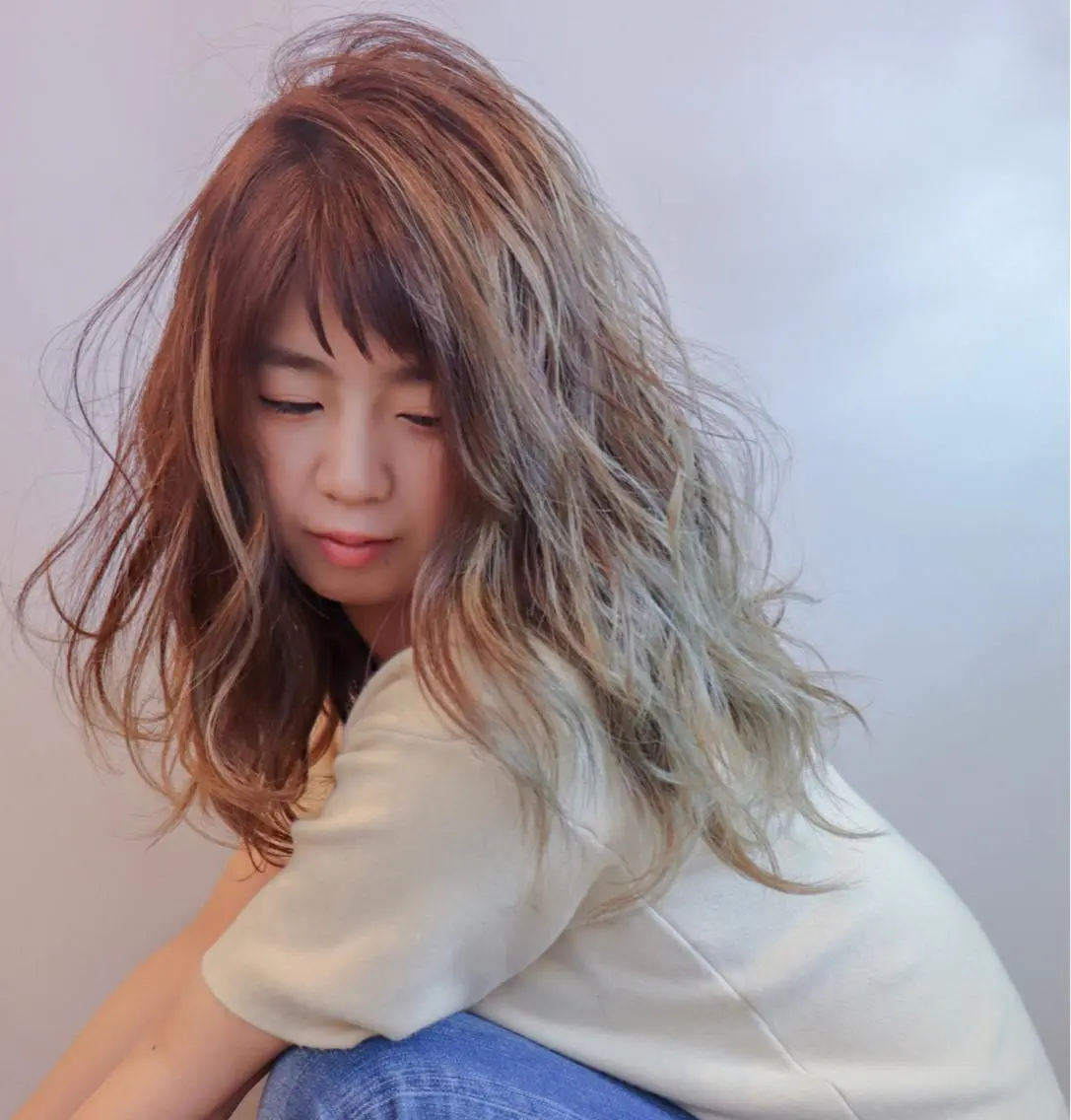 セミロング カラー 透明感カラー ハイライトカラー ハイライト オン眉 Fave【フェイブ】 /🌈推し活のその他イメージ