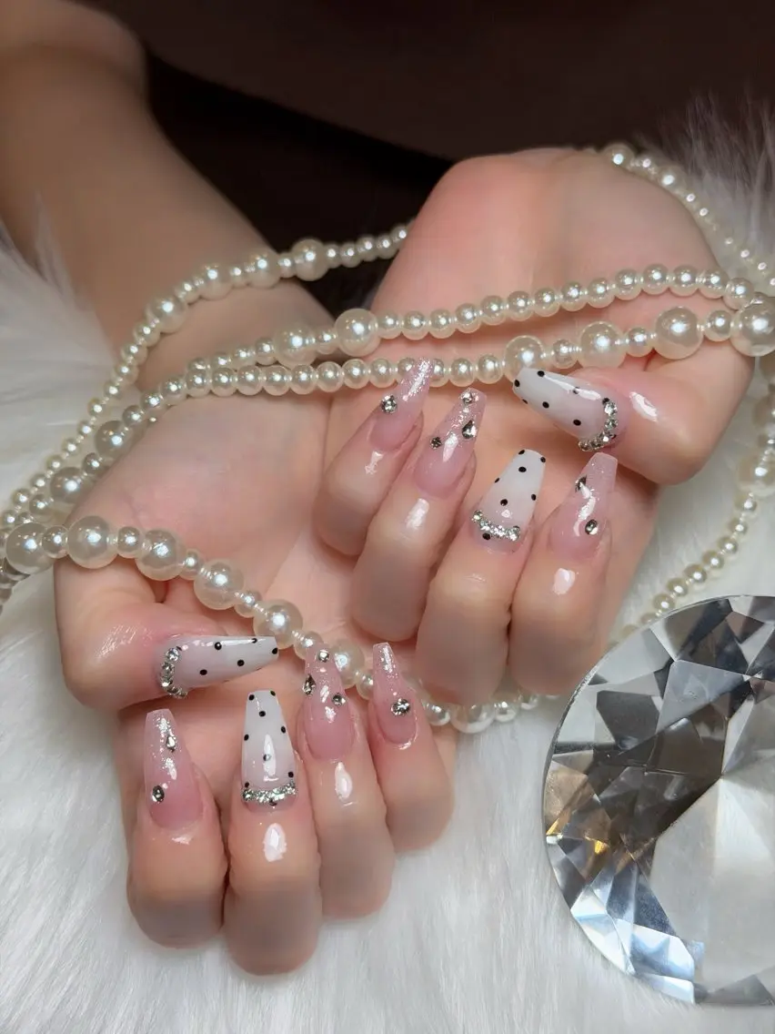 ネイル チークネイル ドット フットネイル フレンチネイル グラデーション ハンドネイル ハンドケア Aria Nail Beautyのネイルデザイン