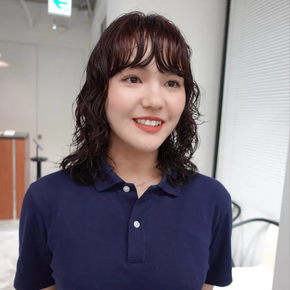 ミディアム カラー パーマ ヘアアレンジ ミディアムレイヤー ミディアムパーマ カシス レイヤーカット カット ヘアカラー パーマ 🌐サトウ リョウ🌐のヘアスタイル