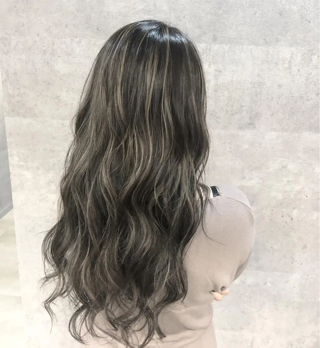 ロング カラー グレージュ ハイライトカラー ハイライト 髪質改善で 憧れの潤艶美髪にのヘアスタイル