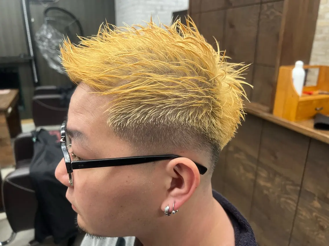 ショート メンズ メンズブリーチ フェードカット モヒカン 竹内 翼のヘアスタイル