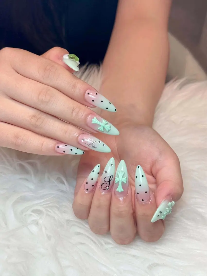 ネイル チークネイル ドット フレンチネイル グラデーション ハート ハンドネイル ハンドケア Eli Muse 新宿ネイルのネイルデザイン
