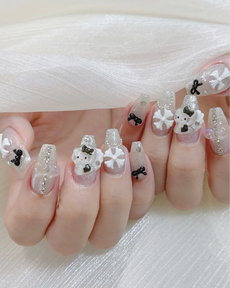 ネイル チークネイル ドット フレンチネイル キラキラネイル 韓国ネイル ハンドネイル Speraネイル 大宮店🎀のネイルデザイン