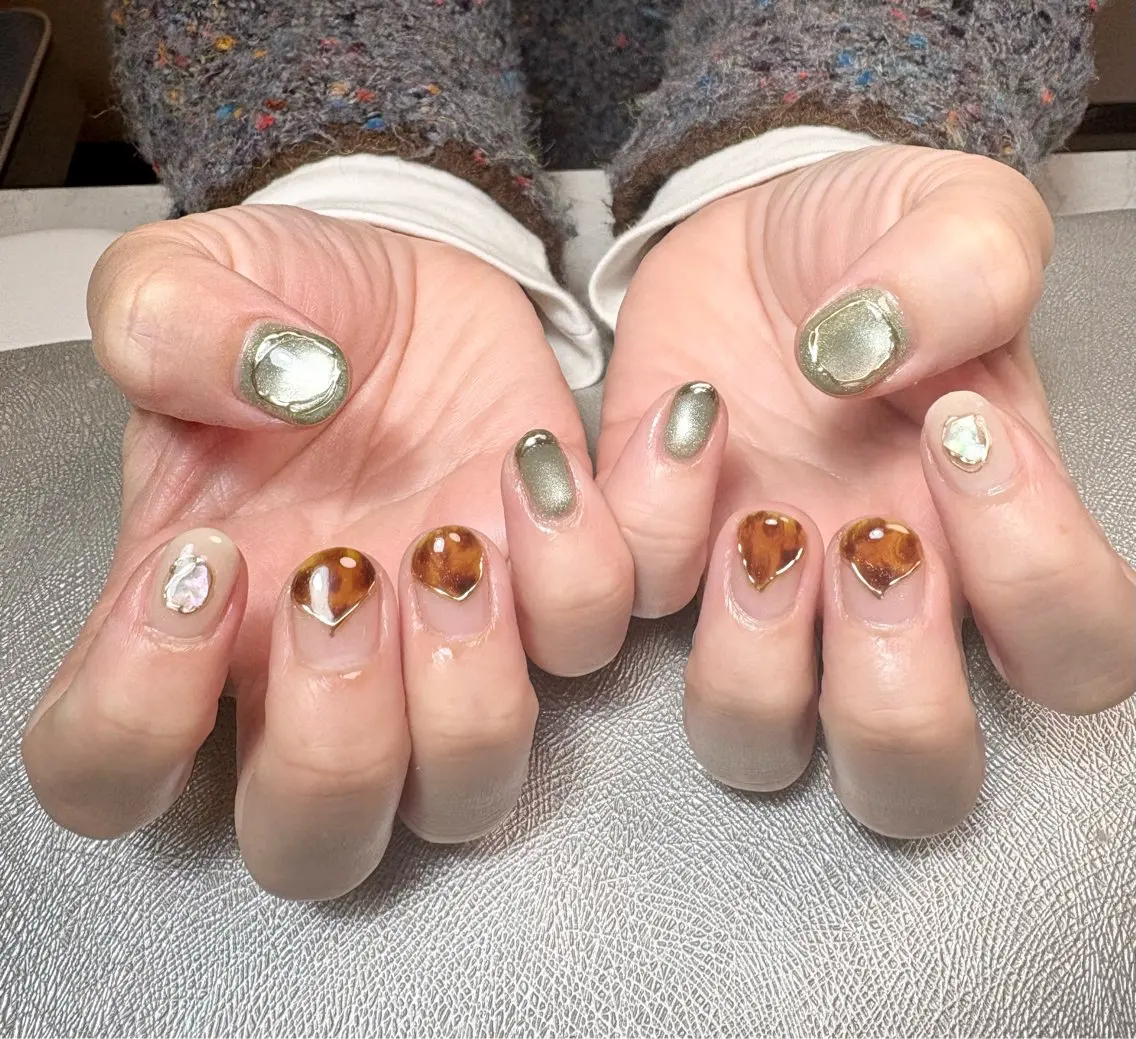 ネイル べっ甲ネイル グリーン マグネットネイル ミラーネイル ハンドネイル ✨韓国✨nail salonLumieのネイルデザイン