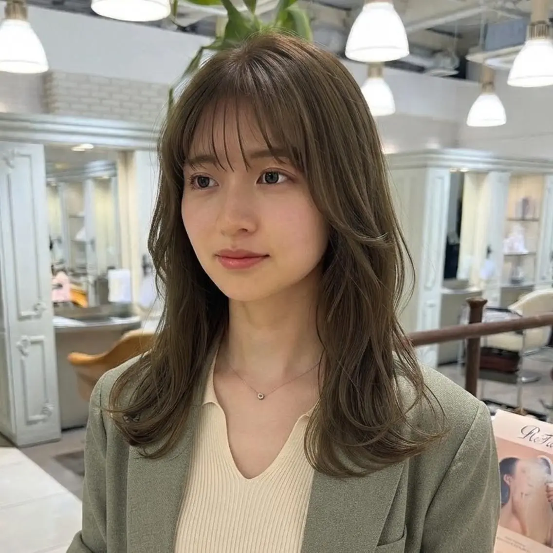 ロング カラー ロングレイヤー オリーブカラー 顔まわりレイヤー レイヤーカット ロング obje't cielのヘアスタイル