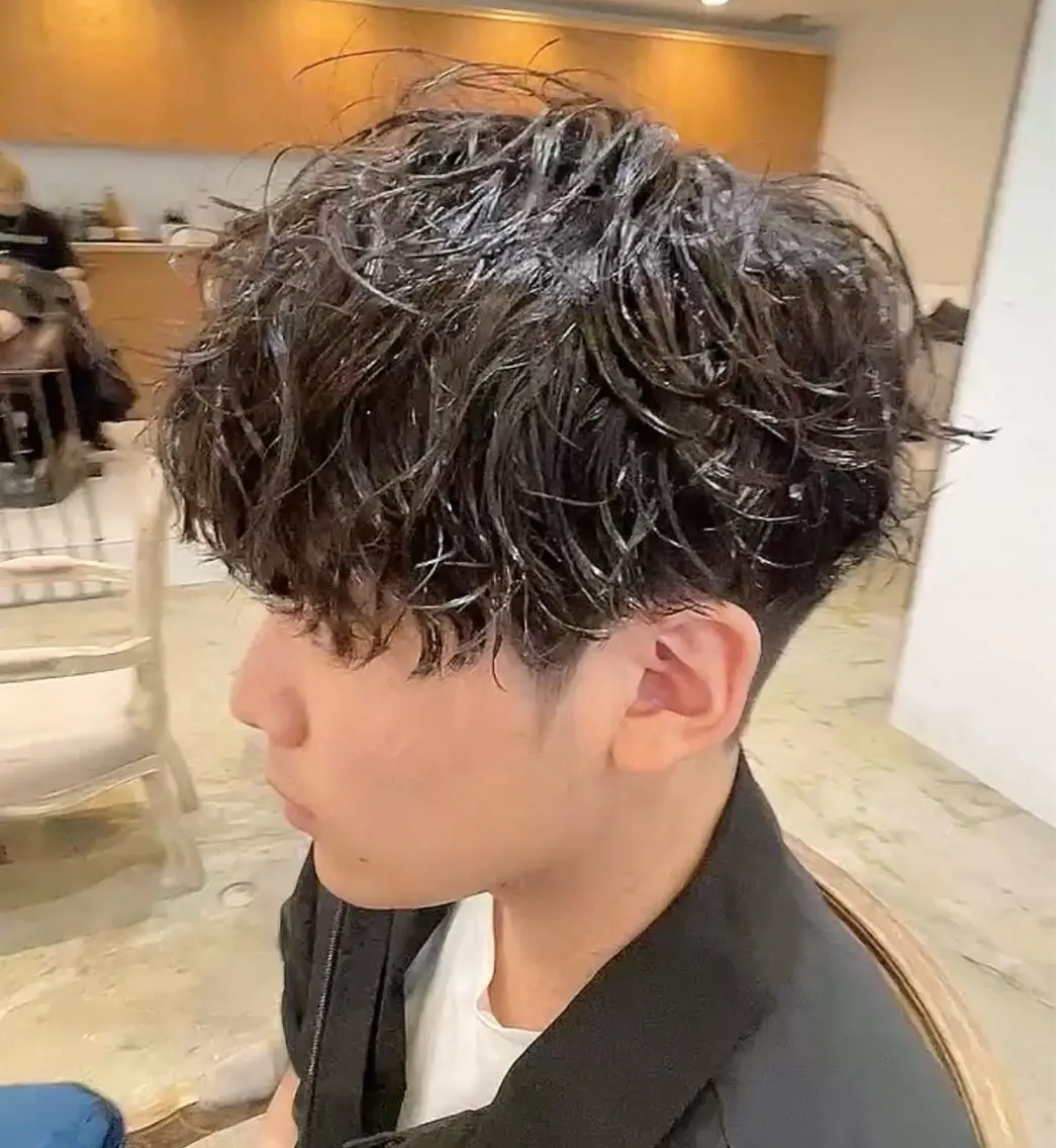 メンズ メンズパーマ特化 三宅陸斗のヘアスタイル