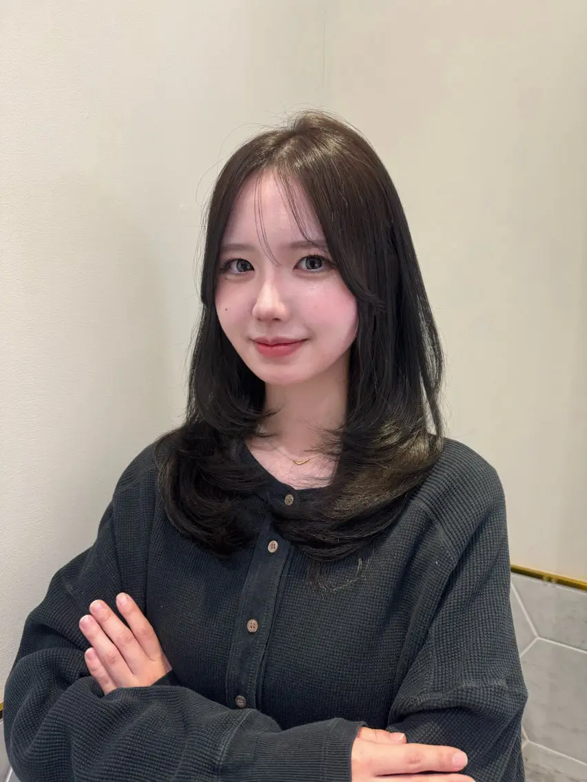 ロング カラー グレージュ オリーブグレージュ オリーブグレー costes 今井芽依のヘアスタイル