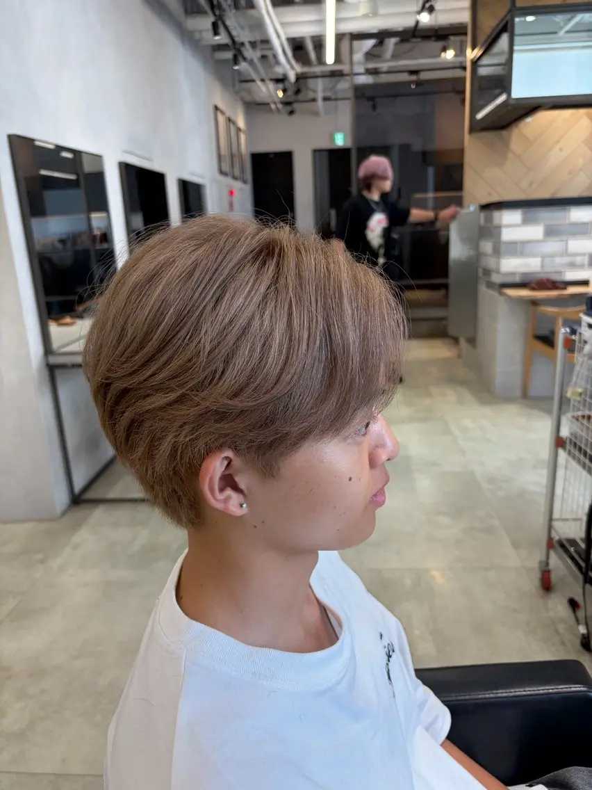 ショート カラー メンズ メンズブリーチ ベージュカラー ブリーチ ミルクティーベージュ カット ヘアカラー メンズ特化🔥 金子直斗のヘアスタイル