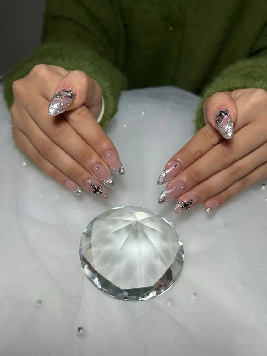 ネイル ミラーネイル ニュアンスネイル ぷっくりネイル pikarin nailsのネイルデザイン