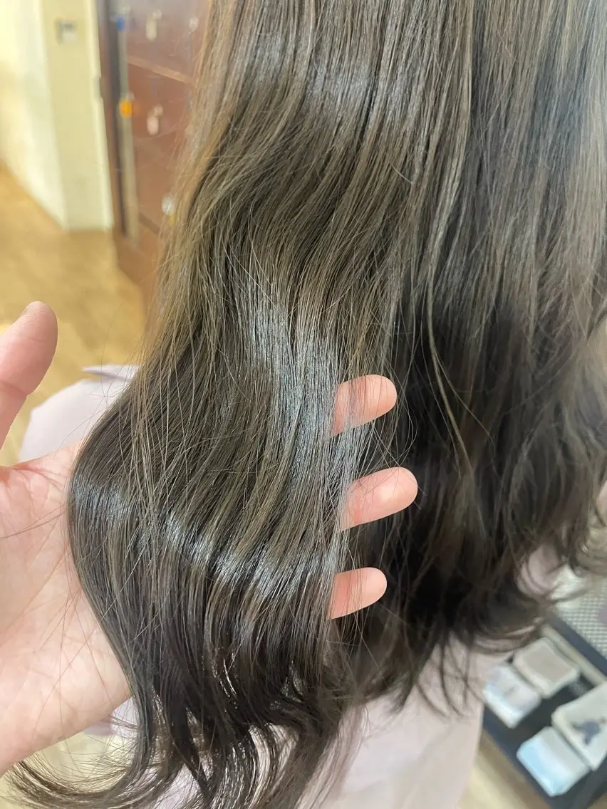 カラー グレージュ オリーブグレージュ オリーブグレー ヘアカラー トリートメント envogue ゆりのヘアスタイル