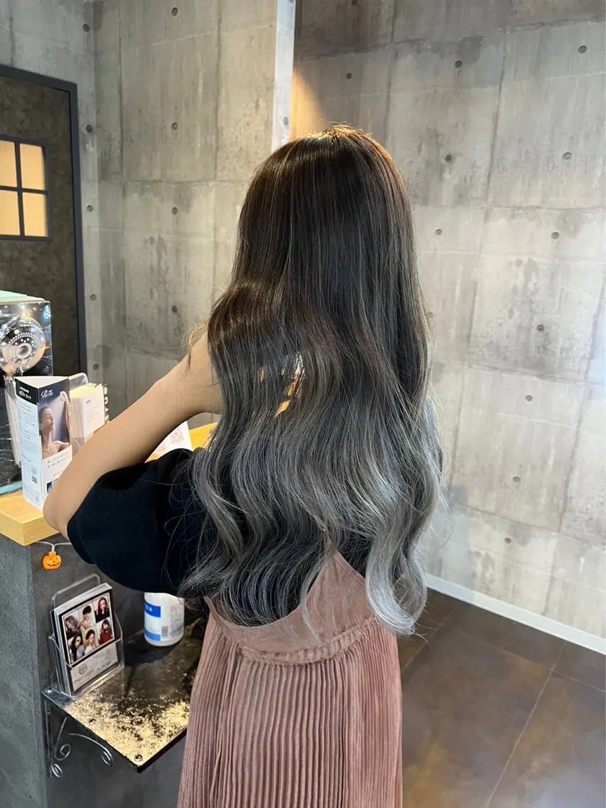 ロング 透明感ハイトーン カラー🦋🌧希咲のヘアスタイル