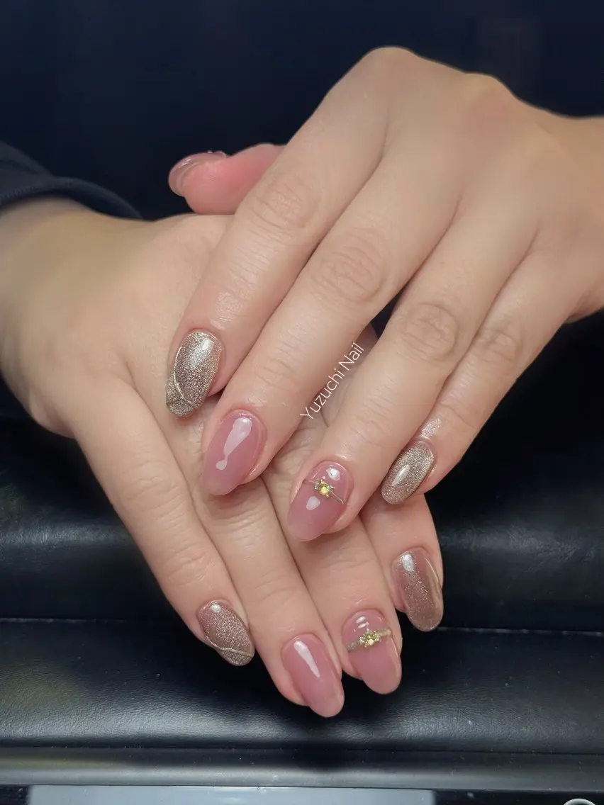 ネイル チークネイル ドット キラキラネイル 韓国ネイル レース ハンドネイル Yuzuchi Nailのネイルデザイン