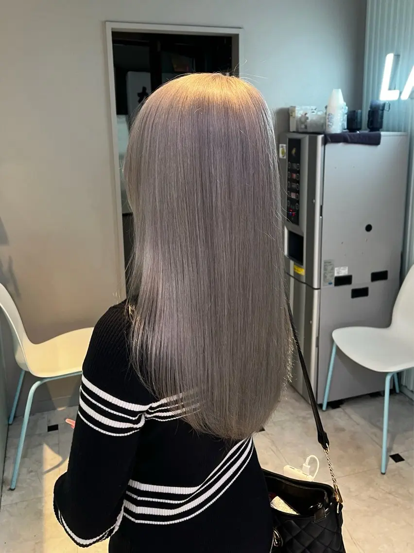 セミロング カラー ヘアカラー トリートメント ブリーチカラー 🩵MIZUKIのヘアスタイル
