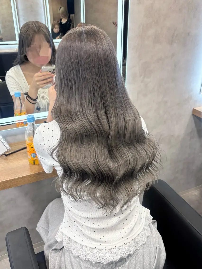 ロング カラー パーマ ヘアアレンジ ヘアカラー トリートメント ヘッドスパ ヘアセット 透明感ブリーチカラー 🌈TOMOHIROのヘアスタイル