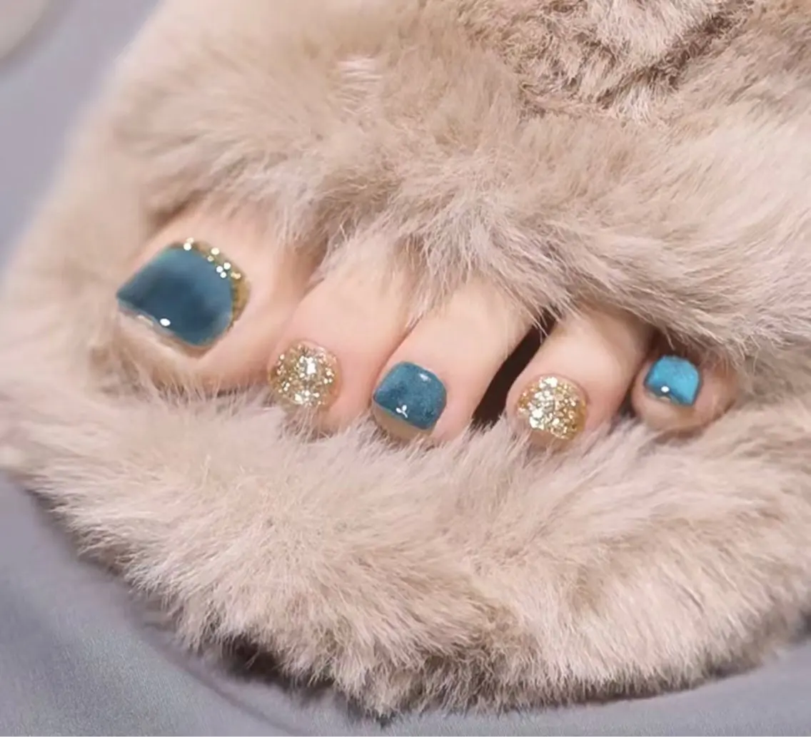 フット👣【🐱マグネット/キャツアイ💕三ラ一ネイル】の写真