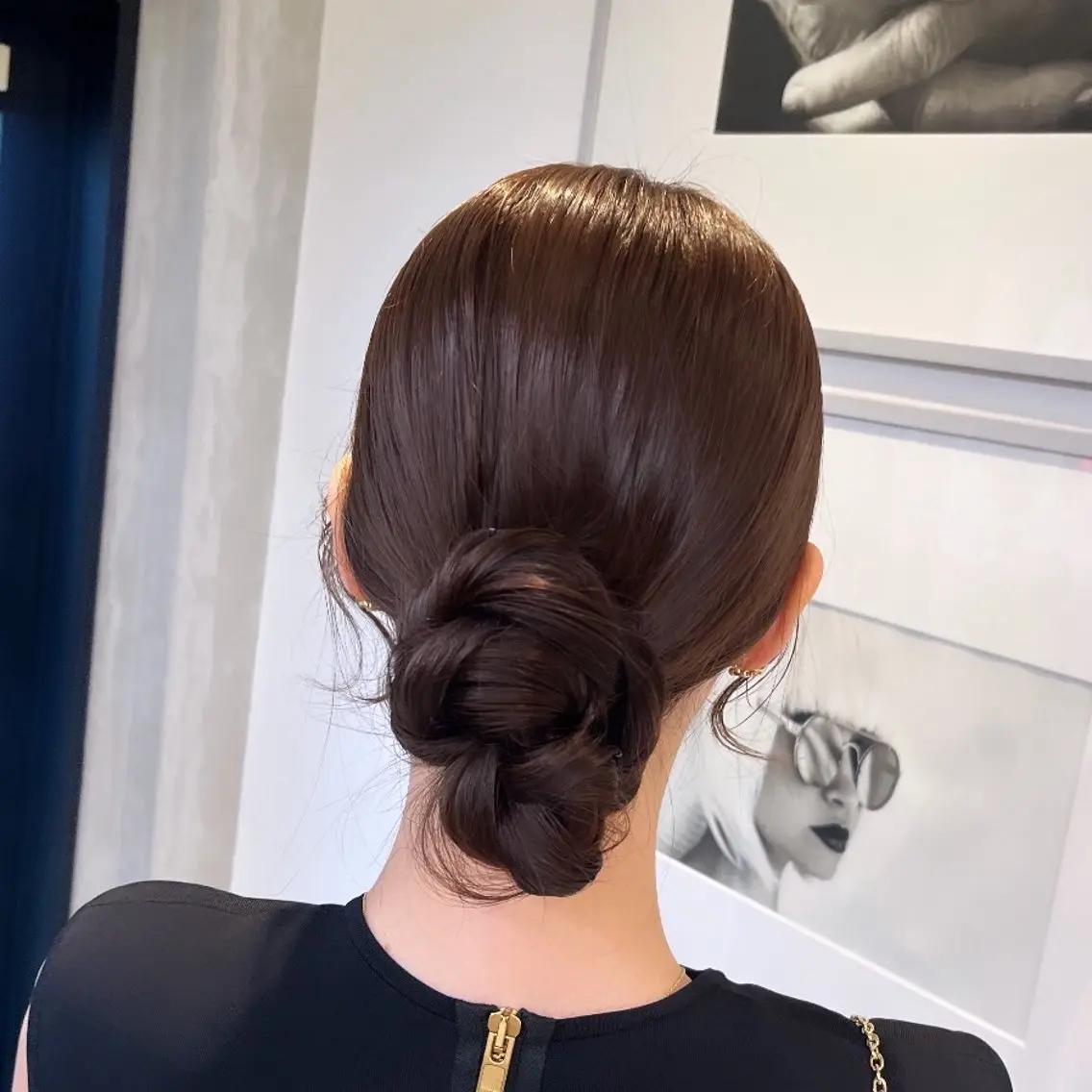 セミロング ヘアアレンジ お団子ヘア 結婚式・ブライダル ヘアカラー ヘアセット カジュアルを女っぽく 𝗮𝘆𝗮𝗰𝗼のヘアスタイル