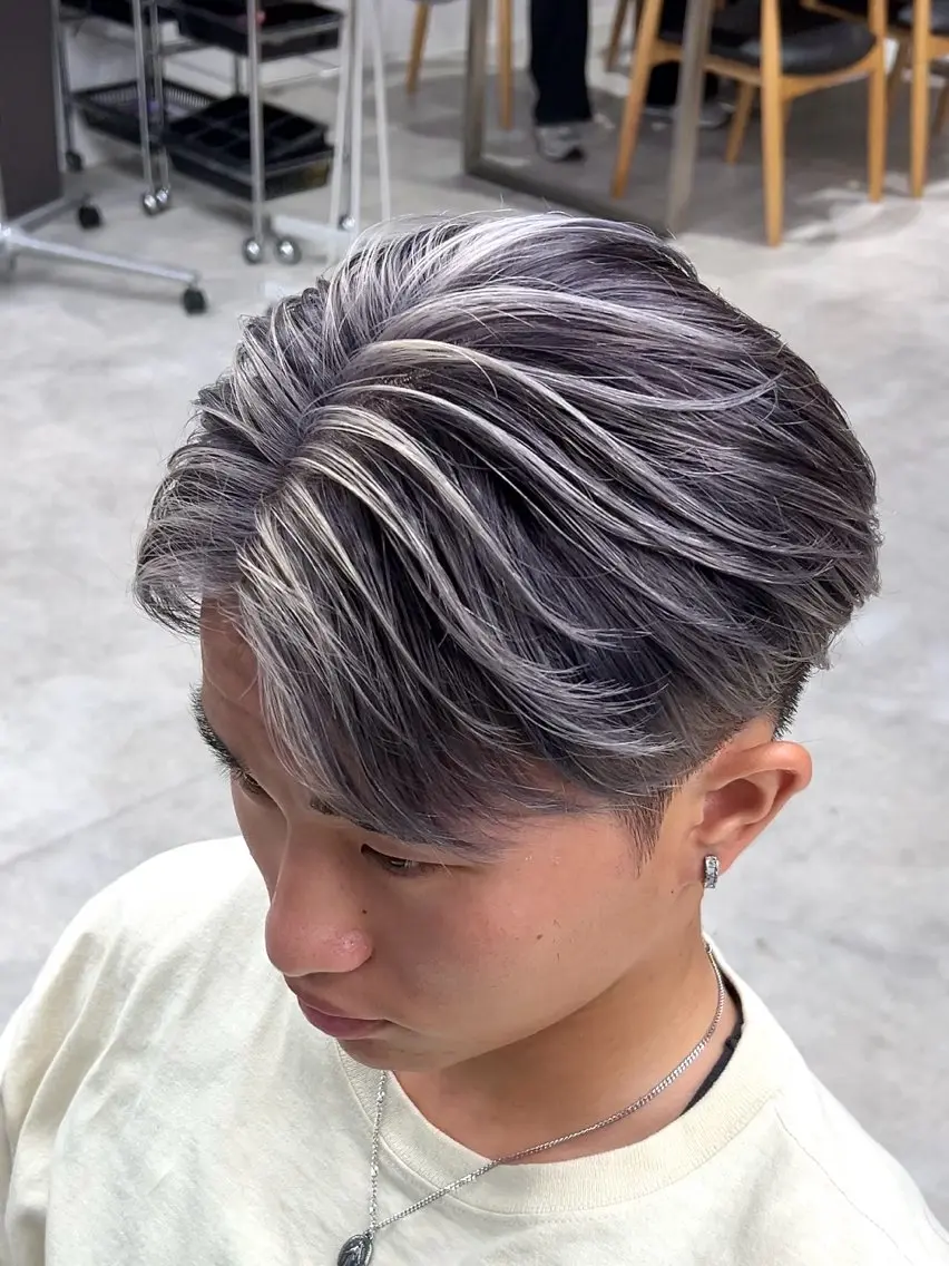ショート カラー メンズ メンズバレイヤージュ メンズブリーチ バレイヤージュ ブリーチ シルバー カット ヘアカラー メンズパーマ/ 新潟駅/佐藤裕のヘアスタイル