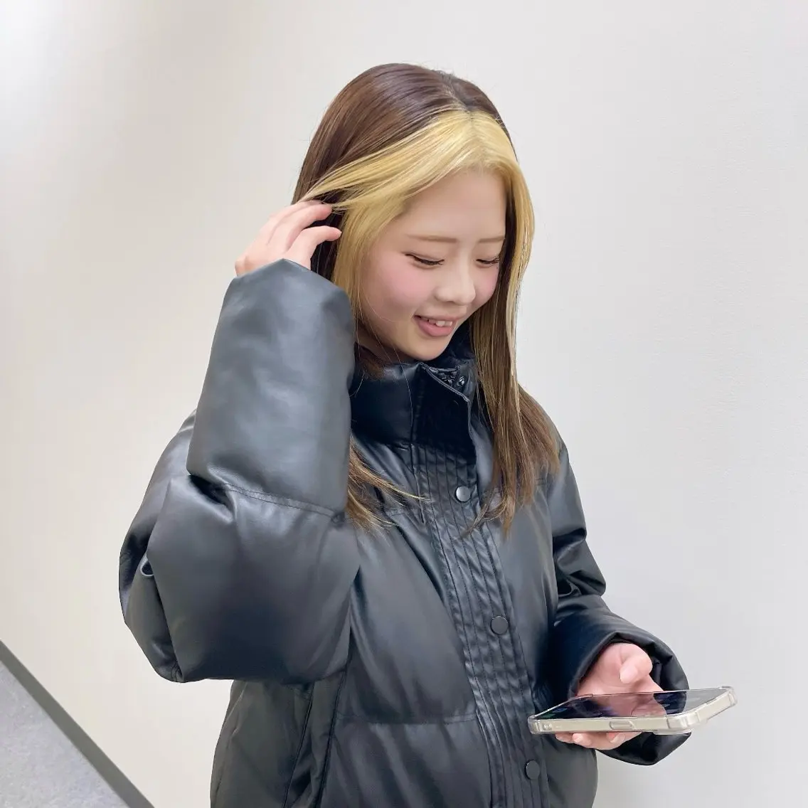 ロング カラー ミストバング ベージュカラー ブリーチ ブラウンカラー デザインカラー ❄️透明感カラー / ハイトーン❄️WAOのヘアスタイル