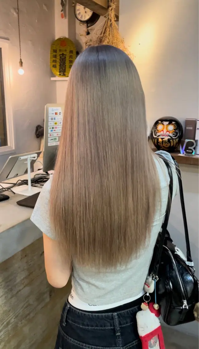 カラー ベージュカラー ヘアカラー 岩佐 怜のヘアスタイル